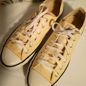 Converse Chuck's light yellow